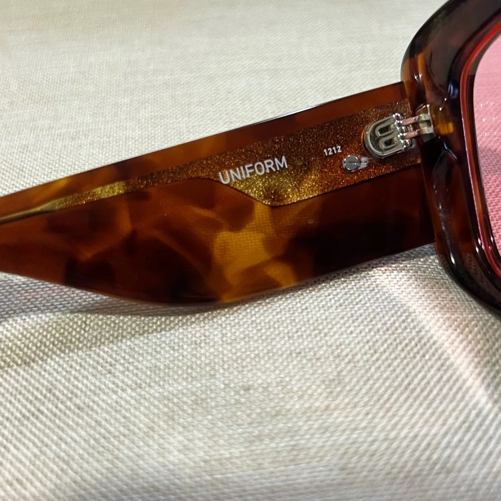 Quay Australia UNIFORM Brown Tortoise/ Rose